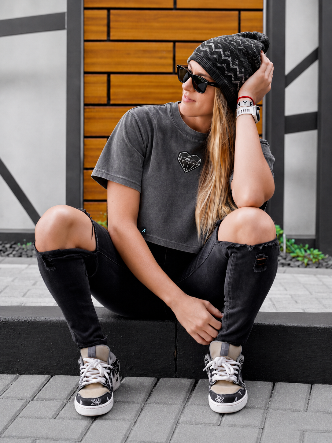 Wo's "Prism Heart" Patched Stone Wash Heavy Crop (Gray)